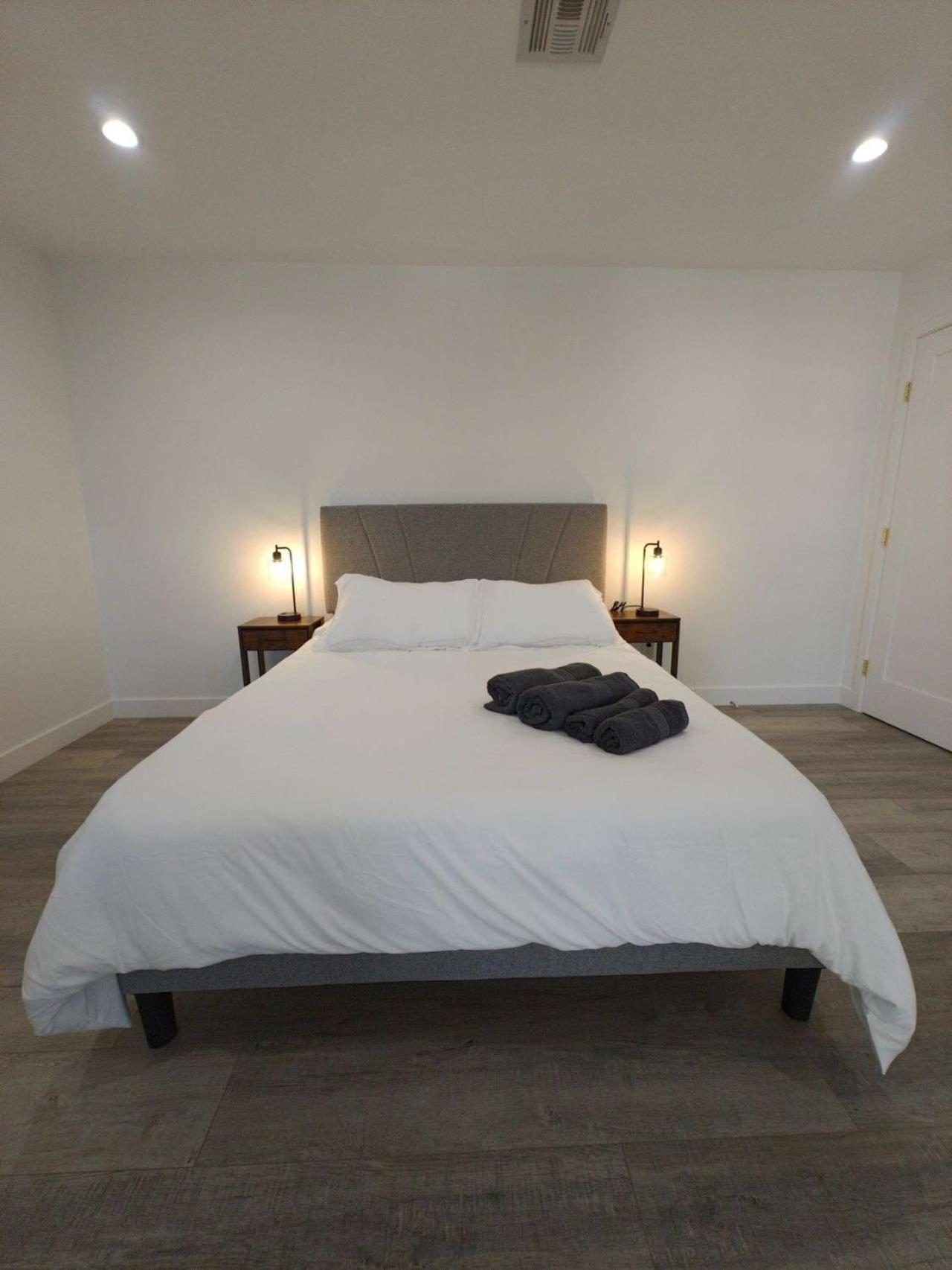 The Strip Is Just Around The Corner! Newly Renovated Luxury Modern Minimalist Villa With Large Pool! Las Vegas Buitenkant foto